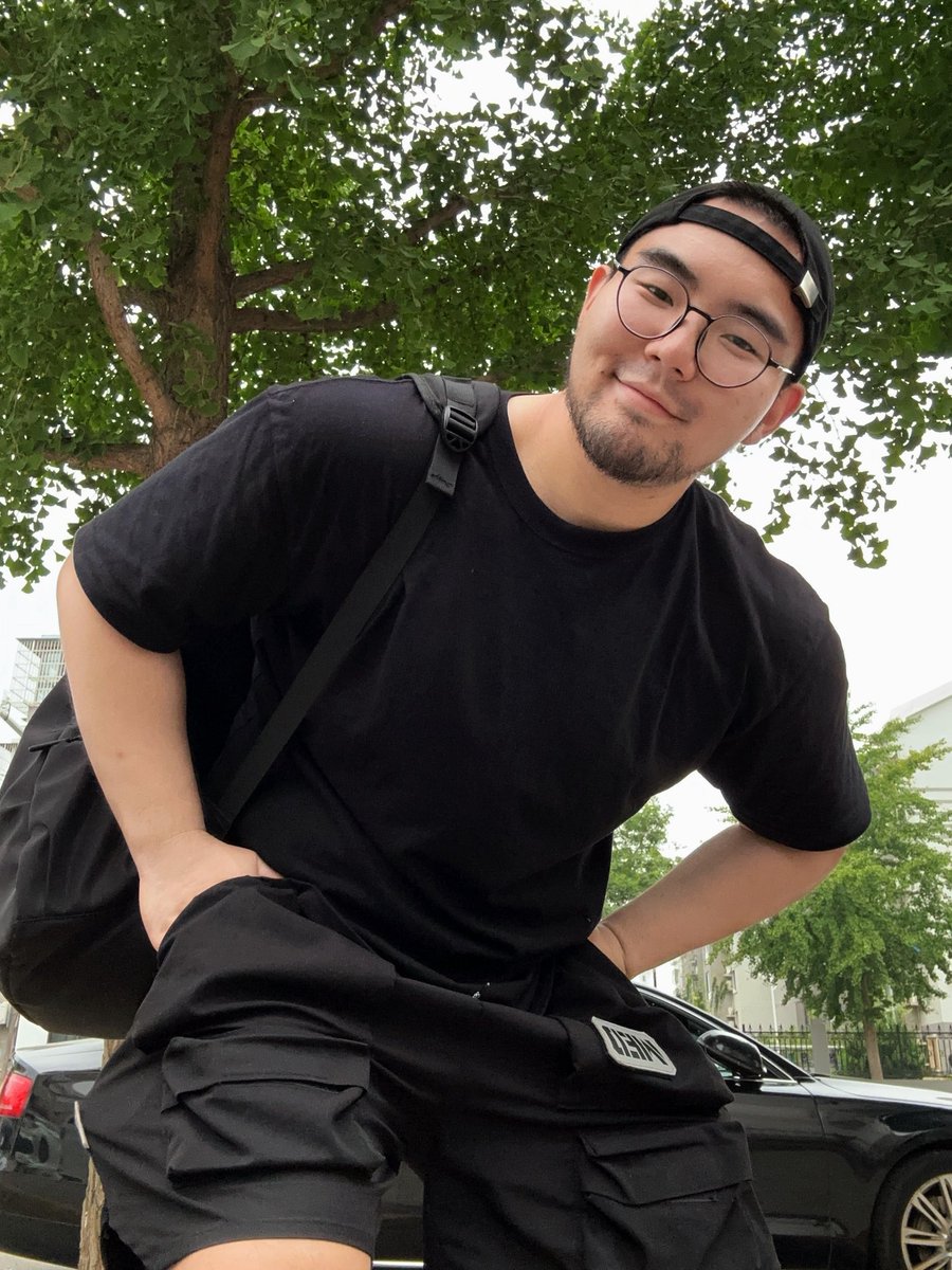 ProPandas_Luu's tweet image. Man in ブラック