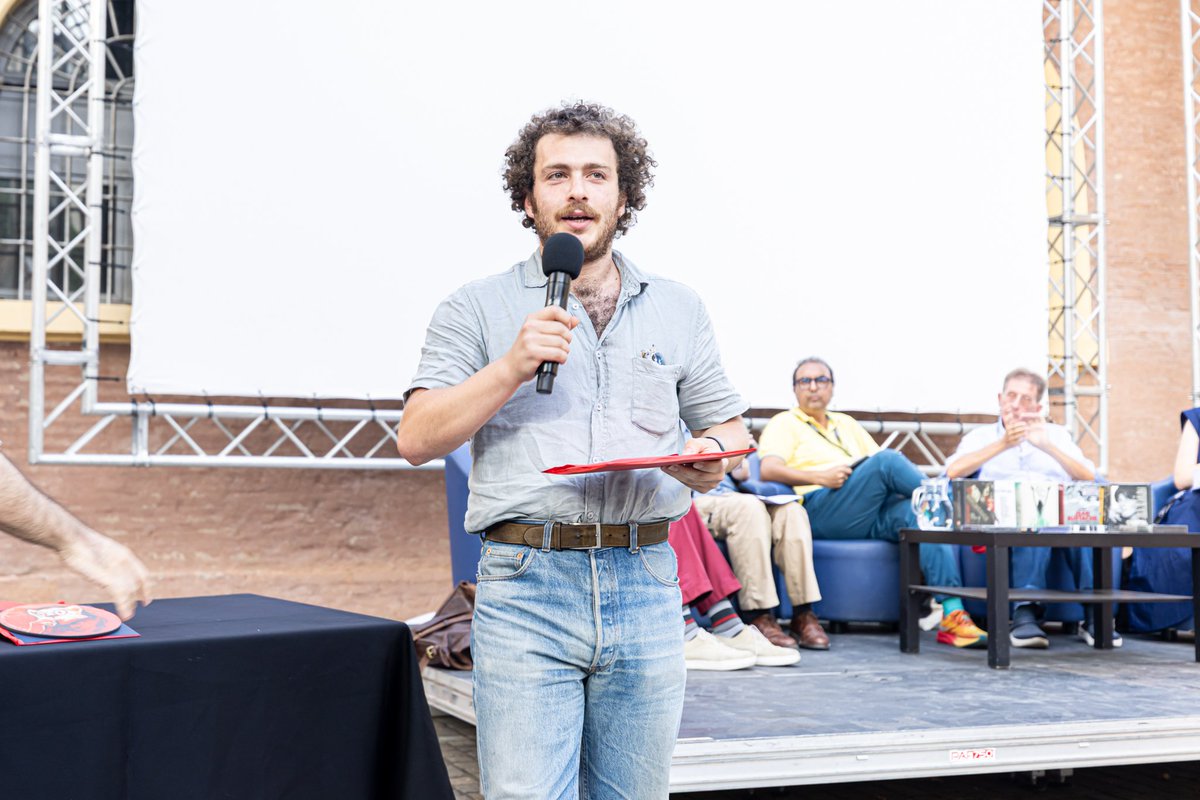 CameliaFilms's tweet photo. ๐ Quel honneur de recevoir un prix pour notre coffret EL de #LuisBuรฑuel lors des #DVDAwards du Festival #IlCinemaRitrovato de Bologne ๐คฉ Merci au jury et particuliรจrement ร #MiguelMarรญas ๐
๐๏ธ Le coffret reste disponible sur notre boutique : https://t.co/sTuc141Tjb https://t.co/hb8DlZrve3