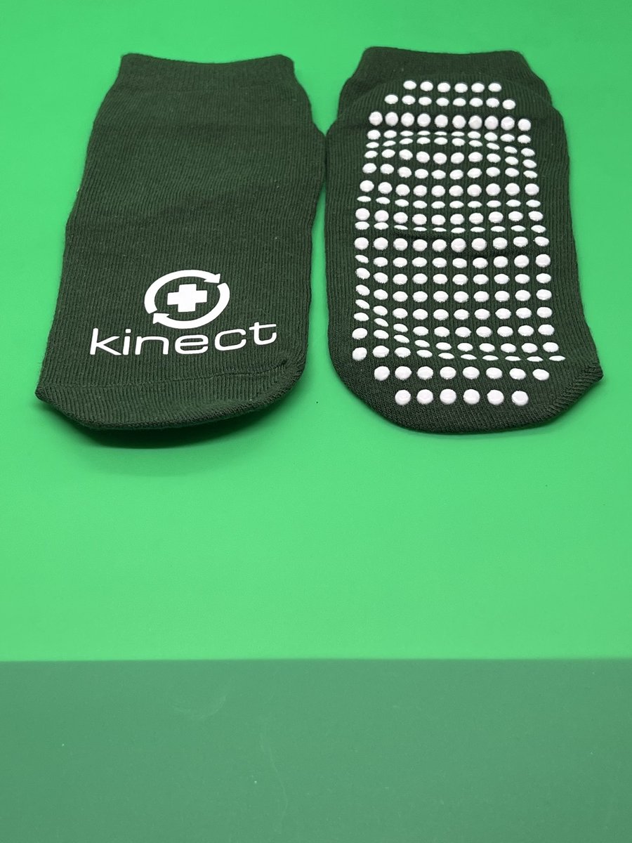 MedicalKinect's tweet photo. Our non skid hospital bed socks is designed to prevent slips and falls during hospital and home stay. https://t.co/ZrL5OikRMu