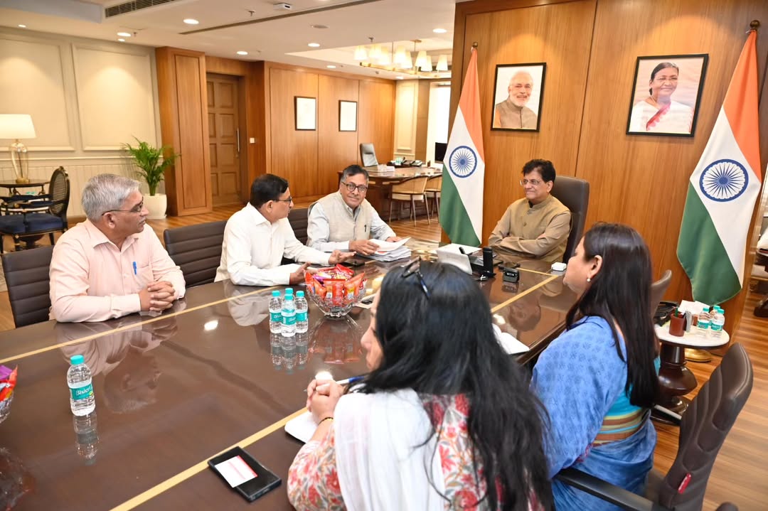 stonemart_india's tweet image. Hon’ble @PiyushGoyal met with Laghu Udyog Bharati to discuss #StoneMart2026 in Jaipur. He assured full support from @DoC_GoI to make the event a global success! 🇮🇳
#MakeInIndia #MSME #VocalForLocal #StoneIndustry #JaipurEvent #ExportPromotion
