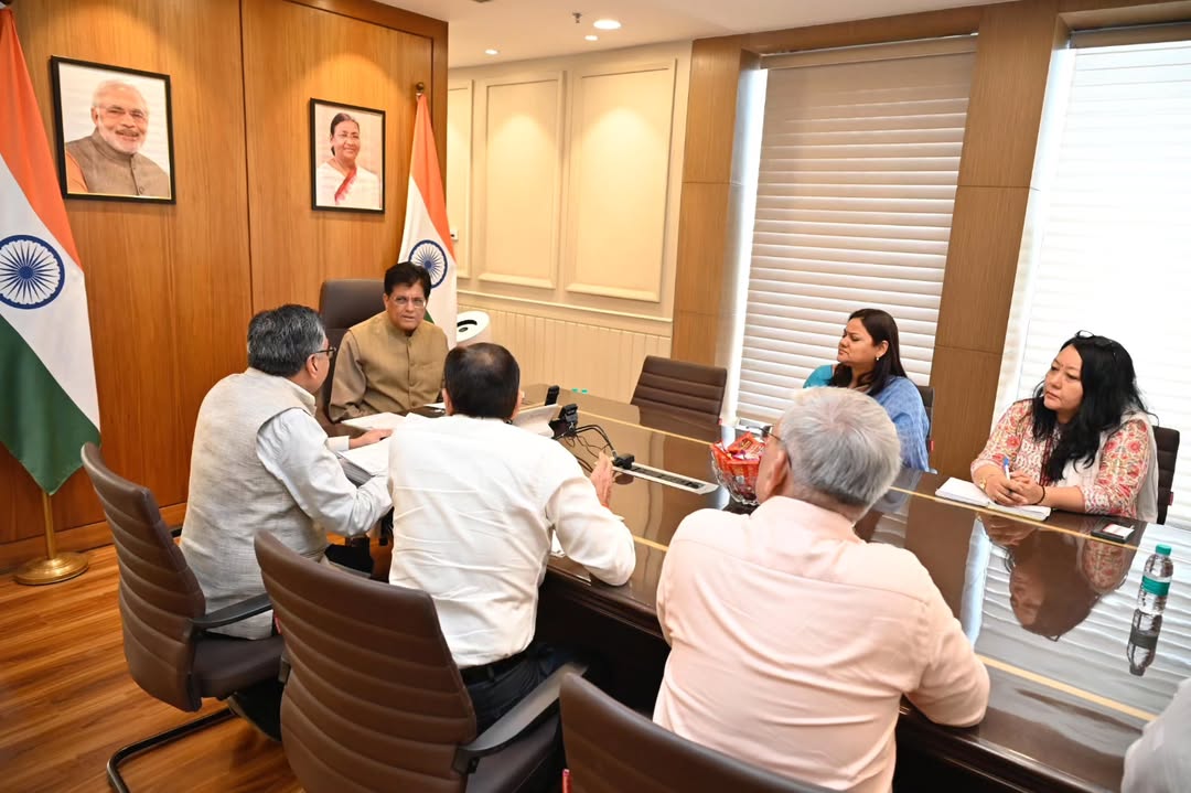 stonemart_india's tweet image. Hon’ble @PiyushGoyal met with Laghu Udyog Bharati to discuss #StoneMart2026 in Jaipur. He assured full support from @DoC_GoI to make the event a global success! 🇮🇳
#MakeInIndia #MSME #VocalForLocal #StoneIndustry #JaipurEvent #ExportPromotion
