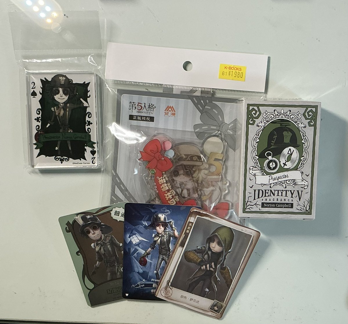 오사카 여행에서 얻은 것.
도쿄에선 용병 잔뜩 가져왔는데 이번엔 탐사원이 잔뜩