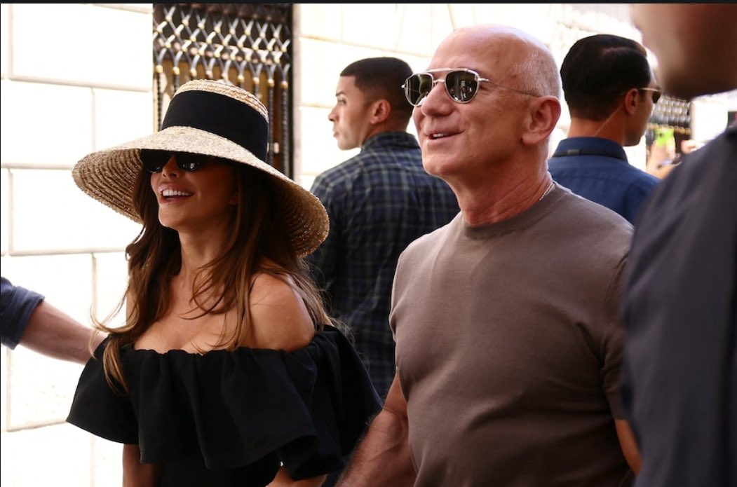 Vuarnet_'s tweet photo. #Bezos #Wedding #Venice #Usher #Kardashians #Trump #Gates
Lauren Sánchez Gives Remarkable Gift in Goodie Bag and Gives First Interview as a Married Woman: "I Feel Like a Princess"
#Bloom #Operah https://t.co/bC1WWAfsUq