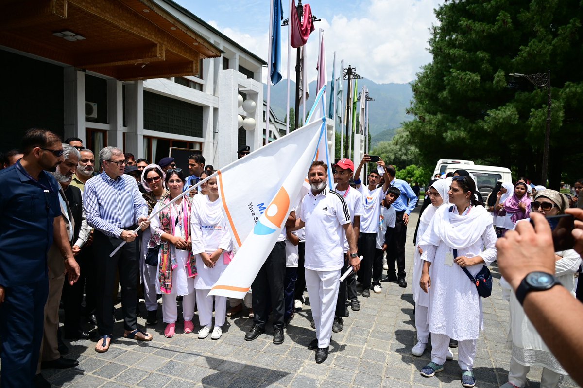 Office of Chief Minister, J&K (@cm_jnk) on Twitter photo To spread awareness about #MissionYuva, the Chief Minister flagged off a vibrant walkathon of school children from SKICC lawns. The youth-led march symbolized collective action towards self-reliance, innovation & opportunity. To spread awareness about #MissionYuva, the Chief Minister flagged off a vibrant walkathon of school children from SKICC lawns. The youth-led march symbolized collective action towards self-reliance, innovation & opportunity.