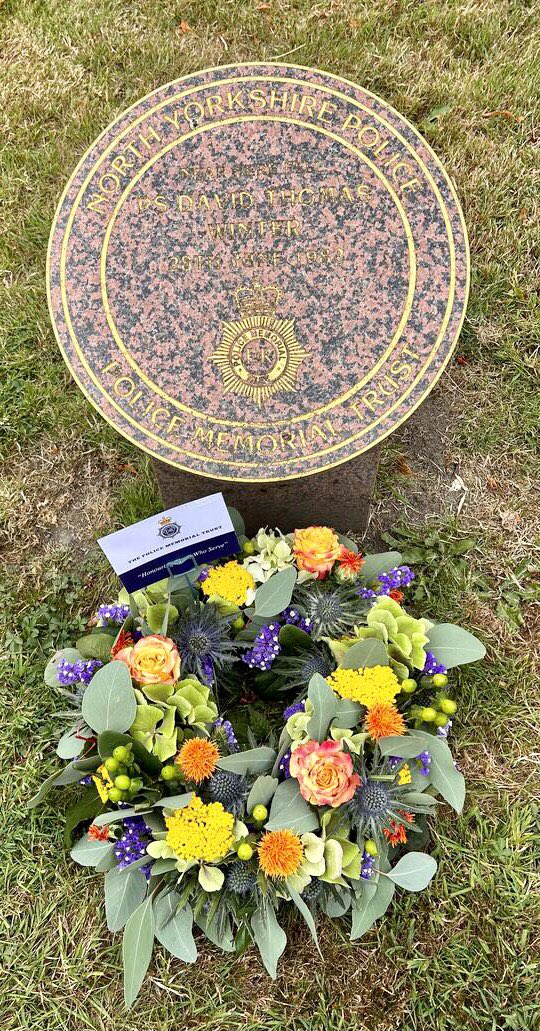 tpmt_org's tweet image. This morning we laid a floral tribute at our memorial to P.S David Thomas Winter in Old Malton, North Yorkshire to mark the anniversary of his murder and to remember his service and sacrifice
#HonouringThoseWhoServe
#PoliceMemorials
#PoliceFamily
@NYorksPolice
@NYPFedChair