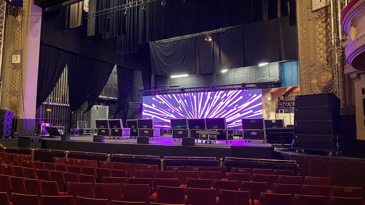 VirtualAstro's tweet image. Setting up the show at the largest theatre in Britain.

It’s fully sold out! 😀