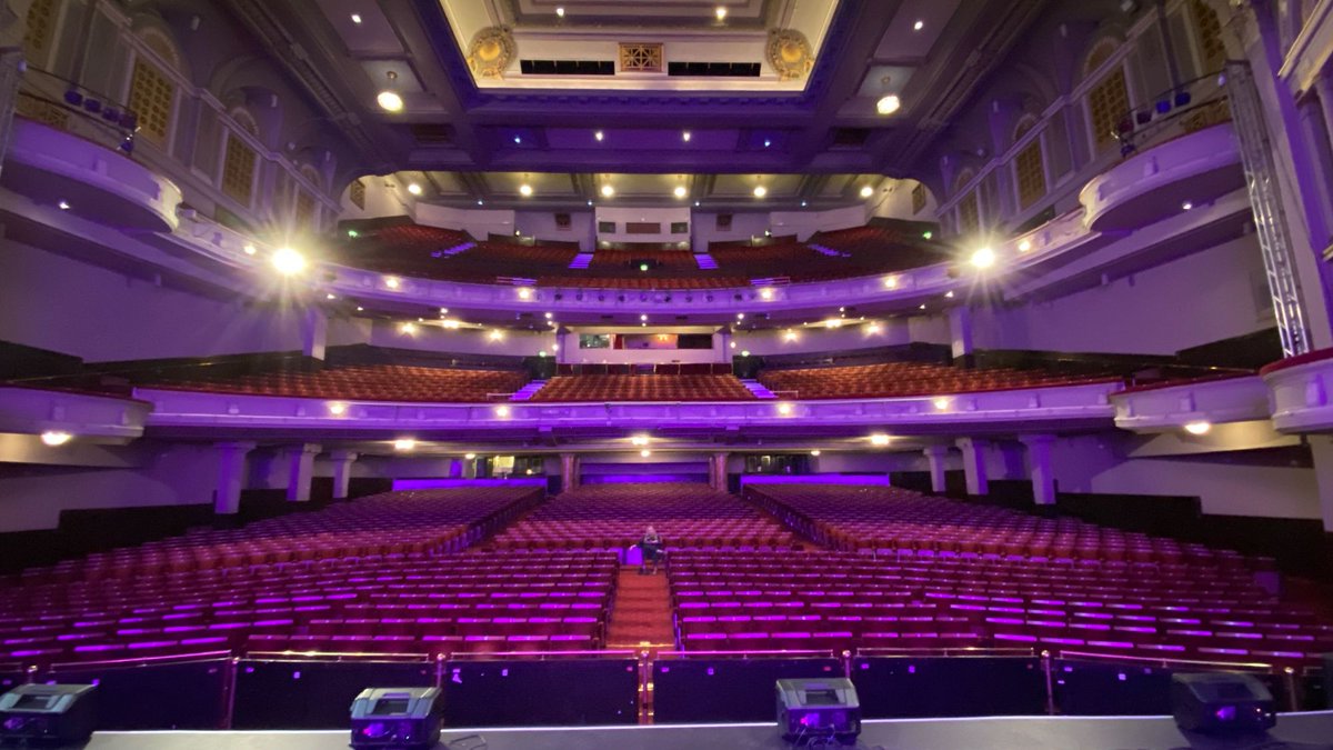 VirtualAstro's tweet image. Setting up the show at the largest theatre in Britain.

It’s fully sold out! 😀