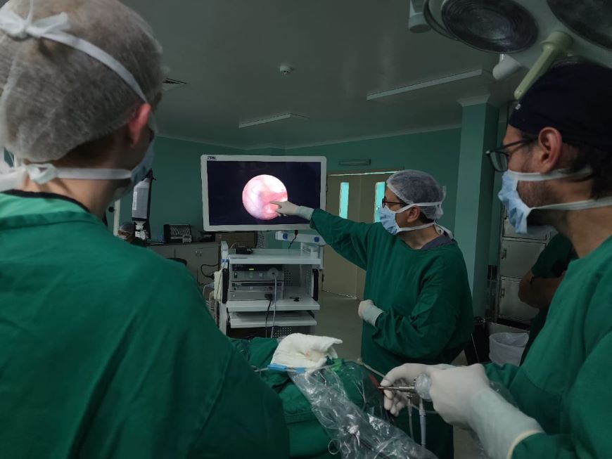 Hospital Acosta Ñu avanza en tratamientos neurológicos con cirugía endoscópica cerebral