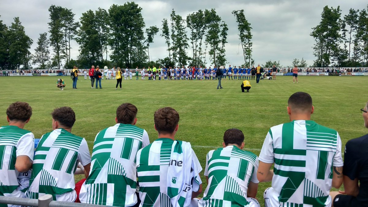 Gelukkig de bal rolt weer! VVS tegen <a href="/fcgroningen/">FC Groningen</a> bij rust 0-10 met oa hattrick De Jonge en Willumson. #Oostwold #Oldambt