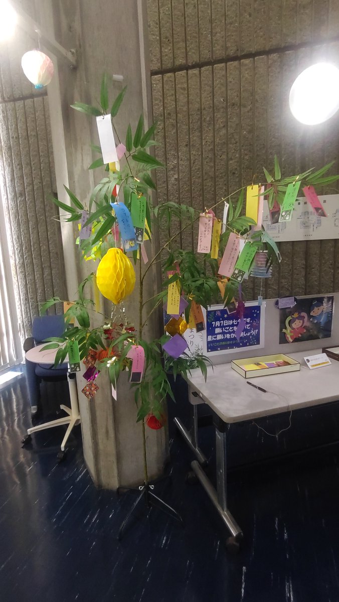 cst_library_nu's tweet image. LA企画　七夕まつり　船橋図書館２階　階段上がってすぐ！みんなの思いを込めましょう！
日本大学図書館　理工学部分館　船橋図書館