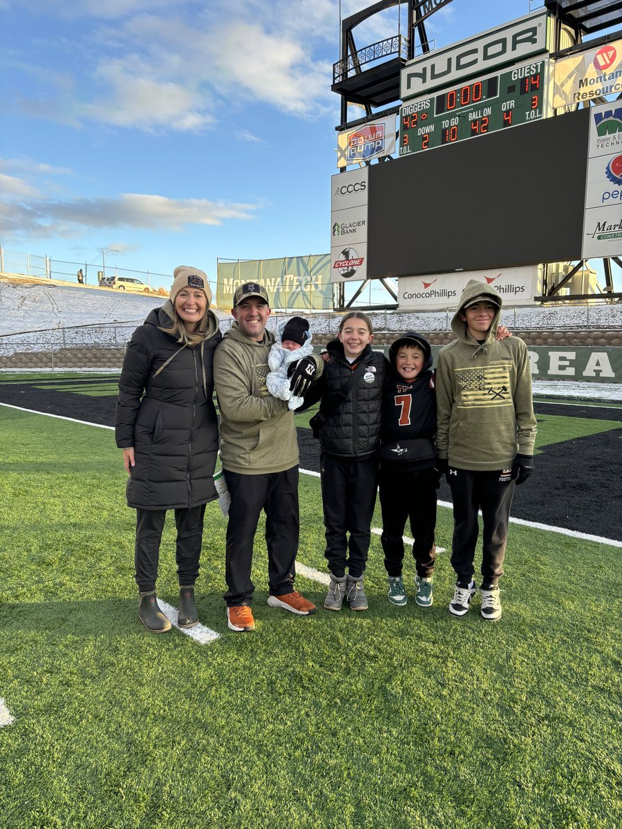 CoachKyleSamson's tweet image. Happy Anniversary to the love of my life and my best friend! 17 amazing years together! Thanks for being an awesome wife and mom to our kids! I love you very much and love this life we have together! Couldn’t do it without you!
#17Years