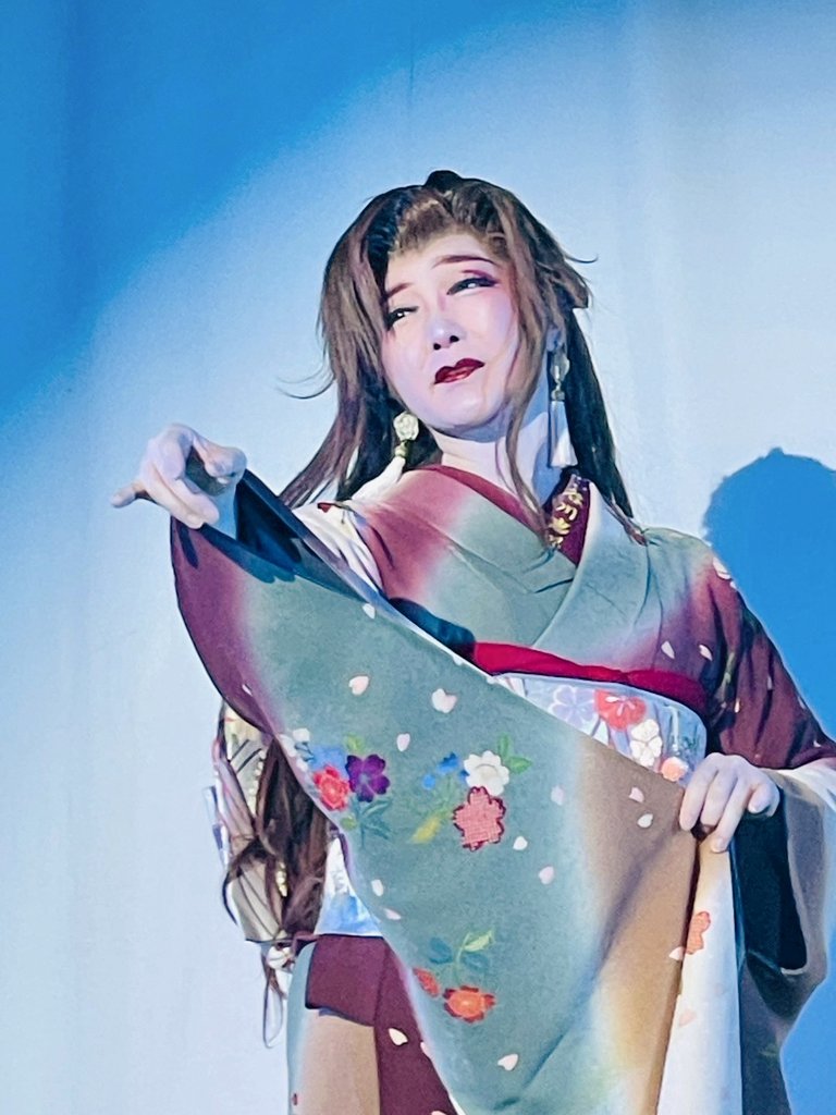 29日は華舞台星天座
嵐瞳劇公演千穐楽です❣
九嵐合同公演の千穐楽は28日でした
あっという間の6月公演
6月は誕生月ということもあり大好きなんですが…暑すぎました😅
皆様も熱中症など気をつけてくださいね
さて、7月はそのまま嵐瞳劇さまで
奈良大和座さまに参ります
大好きな奈良なので嬉しい😄