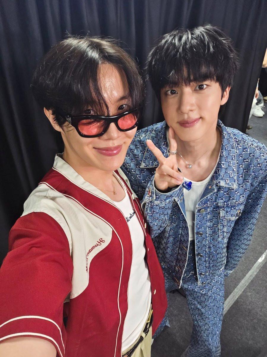 btschartsxdaily's tweet photo. #JHOPE via Instagram with #JIN https://t.co/ctCLT3w0MT