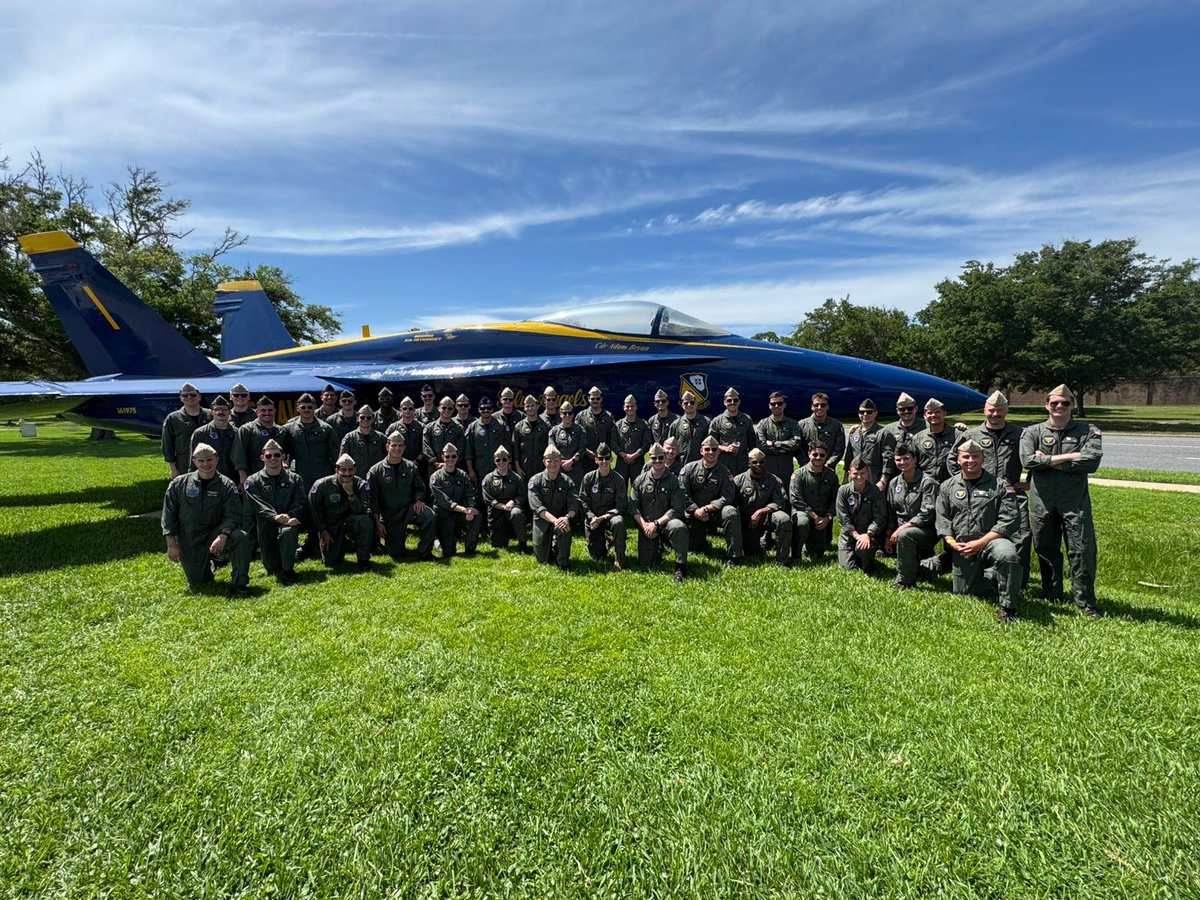 CoachWard15USN's tweet photo. I guess this is what Van Halen meant about this is what dreams are made of! Not a bad way to spend my third year anniversary in the Navy! Earn flight suit, set new goals! 😊 https://t.co/lhdUi1FVpy