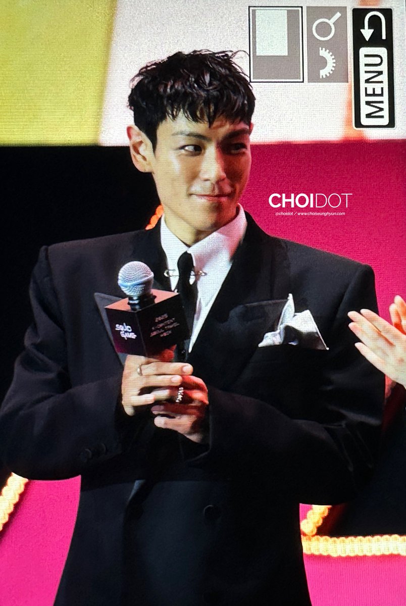 choidot's tweet photo. [PREVIEW] 250628 오징어게임 피날레 팬 이벤트  #최승현 #TOP 
왕자님의 매너손 😇😇😇 

#탑  #TTTOP #CHOISEUNGHYUN #SquidGame https://t.co/dgmmYRLcuB
