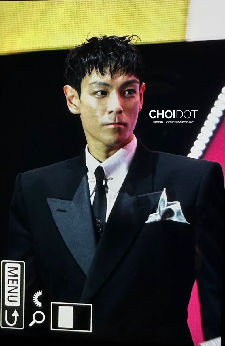 choidot's tweet photo. [PREVIEW] 250628 오징어게임 피날레 팬 이벤트  #최승현 #TOP 
왕자님의 매너손 😇😇😇 

#탑  #TTTOP #CHOISEUNGHYUN #SquidGame https://t.co/dgmmYRLcuB