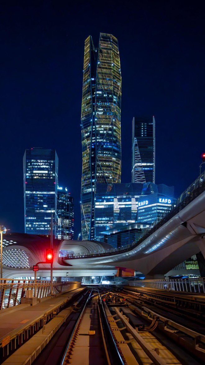 لا خليج بلا سعودية 
لا عرب بلا سعودية 
لا إسلام بلا سعودية 
افهموها لا تفهموها
مشكلتكم 
#السعوديه_تتفوق_وتبهر_العالم