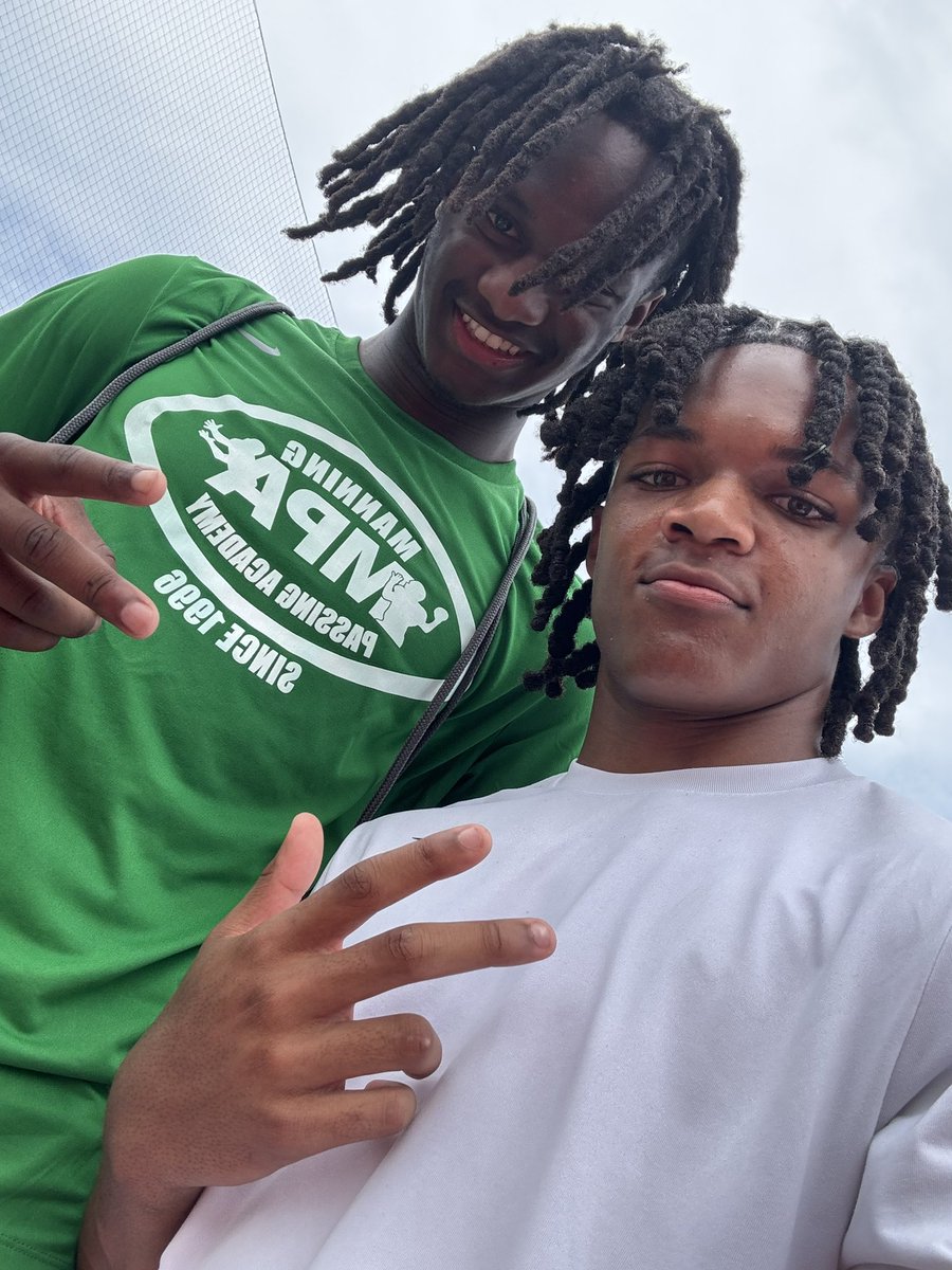 TheKariDixon's tweet image. Had a Great first 2 days at the Manning Passing Academy, can't wait to get back at it for the last 2!!