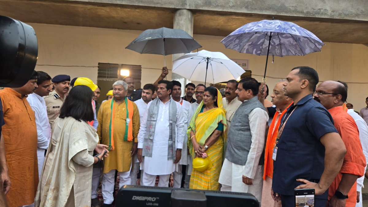 मेरे विधानसभा डबरा के जौरासी में 20 करोड़ की लागत से बन रहे संविधान निर्माता बाबा साहब भीमराव अंबेडकर जी के स्मारक का मध्यप्रदेश के मुख्यमंत्री डॉ. @drmohanyadav51  जी ने निरीक्षण किया।