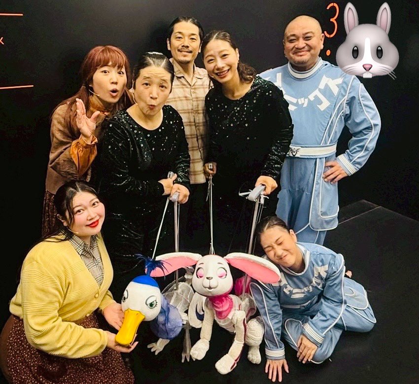 misato_matsumo's tweet image. W3本日もご来場頂きありがとうございました🐰
最近、私なんぞに、お客様からお手紙を何通か頂き😳とても嬉しいです🥹
ありがとうございます🐇✨
明日はいよいよ東京千秋楽
すっごく仲の良い現場だったから、皆んなとのお別れが寂しい😭
明日の公演も、大切にボッコちゃんを演じます‼️
#ワンダースリー
