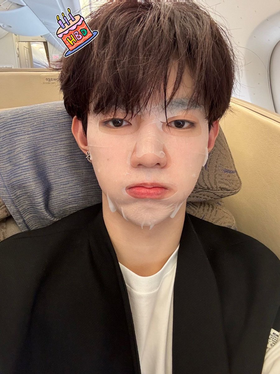 wzhangee's tweet image. ㅈㅎㅇ팩얹고찍은셀카좋은이유:오래사귄거같음