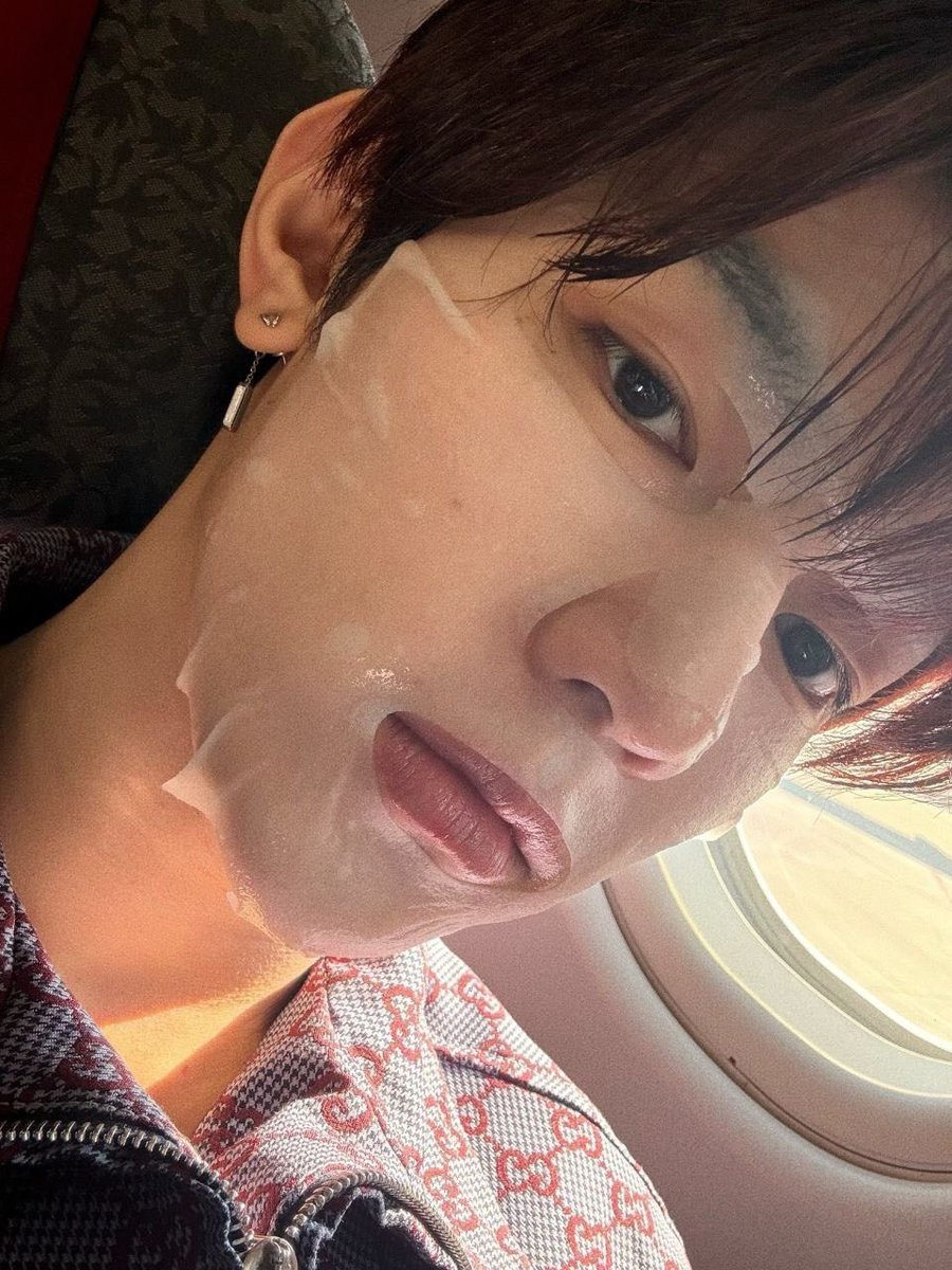 wzhangee's tweet image. ㅈㅎㅇ팩얹고찍은셀카좋은이유:오래사귄거같음