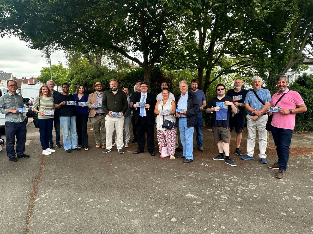 We’re in Barnehurst this morning with the <a href="/BexleyheathTory/">Bexleyheath & Crayford Conservatives</a> team, talking about how we are delivering for Bexley:

🚙 Invest £4.5 million in repairing roads
🌳 Protect our green spaces and parks
🚨 Crackdown on fly tipping with fines up to £1,000