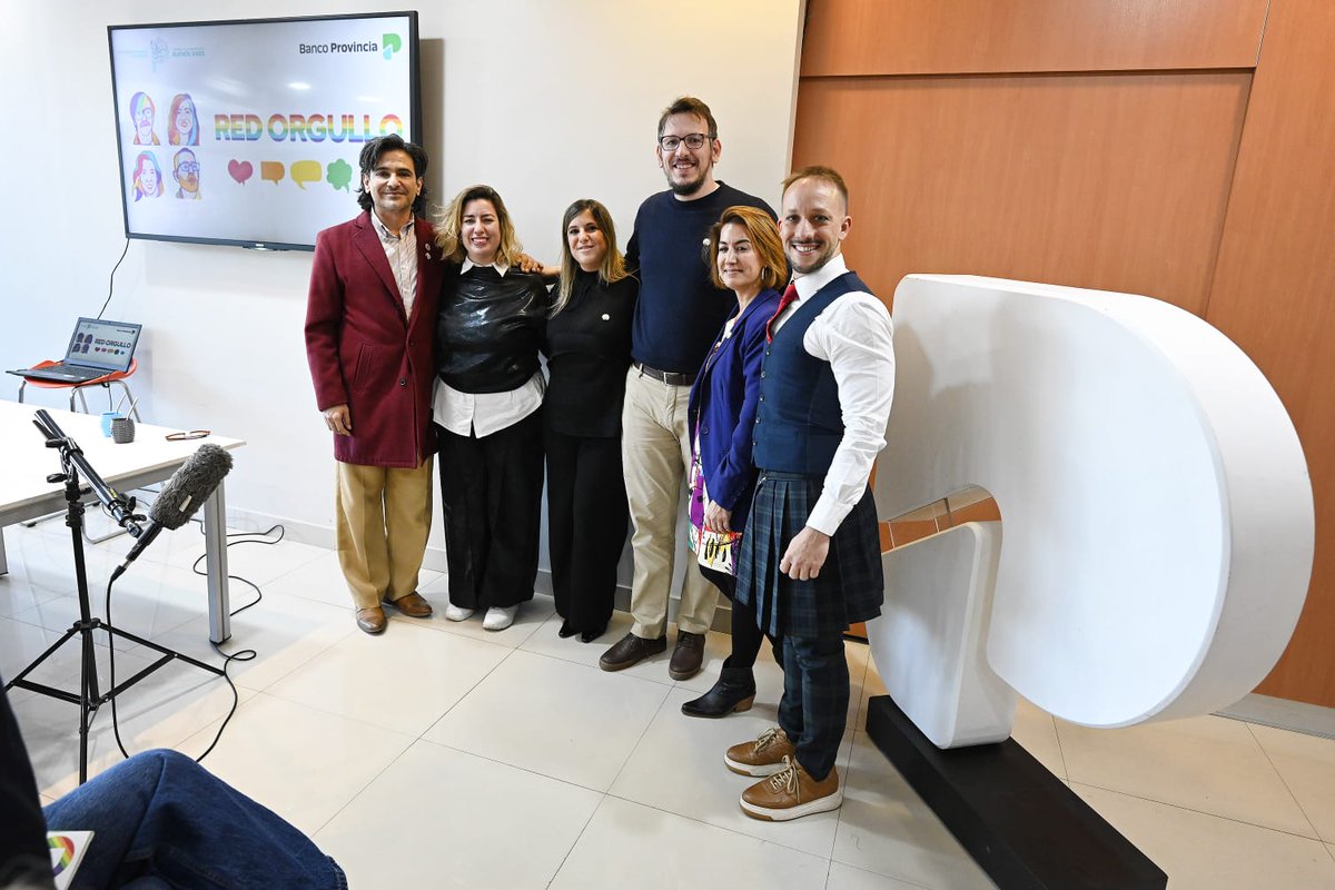 En <a href="/bancoprovincia/">Banco Provincia</a> buscamos construir espacios inclusivos, tanto hacia afuera —en nuestras sucursales, con quienes nos eligen— como hacia adentro, en nuestro ámbito de trabajo.  

En el marco del Día Internacional del Orgullo🏳️‍🌈, realizamos un taller capacitación sobre diversidad