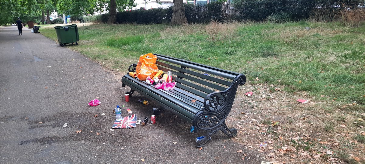 MPSRoyal_Parks's tweet image. It’s so wonderful to see everyone enjoying the parks during this lovely warm spell! If you happen to have any litter, please remember to dispose of it responsibly. That bin was almost within reach—just about 25 metres short!