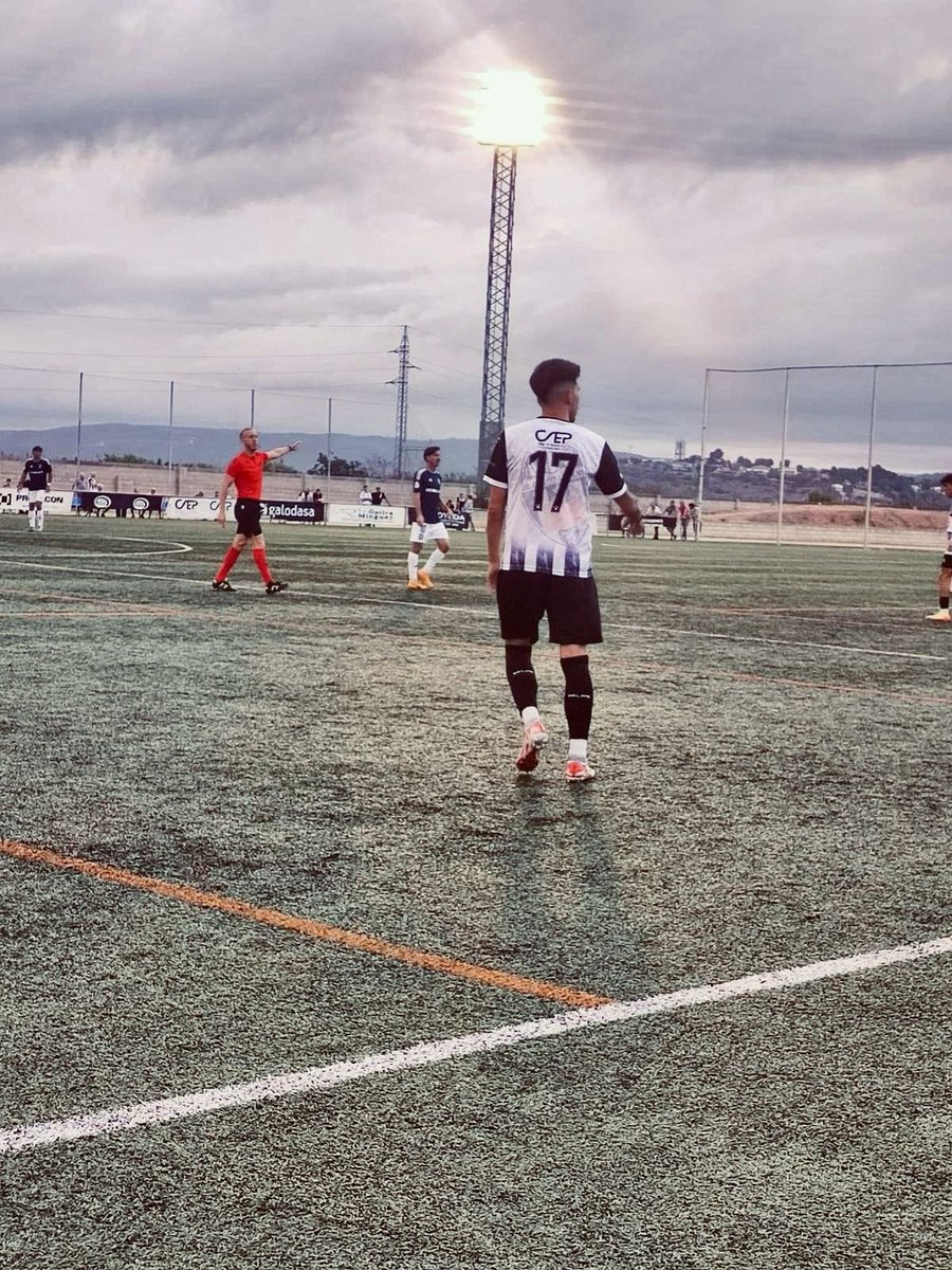 Hoy toca despedirme de <a href="/UDECastello/">UD Castellonense</a> 
Gracias a todo el mundo , empezando por el presidente y el entrenador por la confianza , a los compañeros por el esfuerzo y la gran familia que hemos creado , y a la afición por no dejarnos solos nunca , espero que nos veamos pronto.