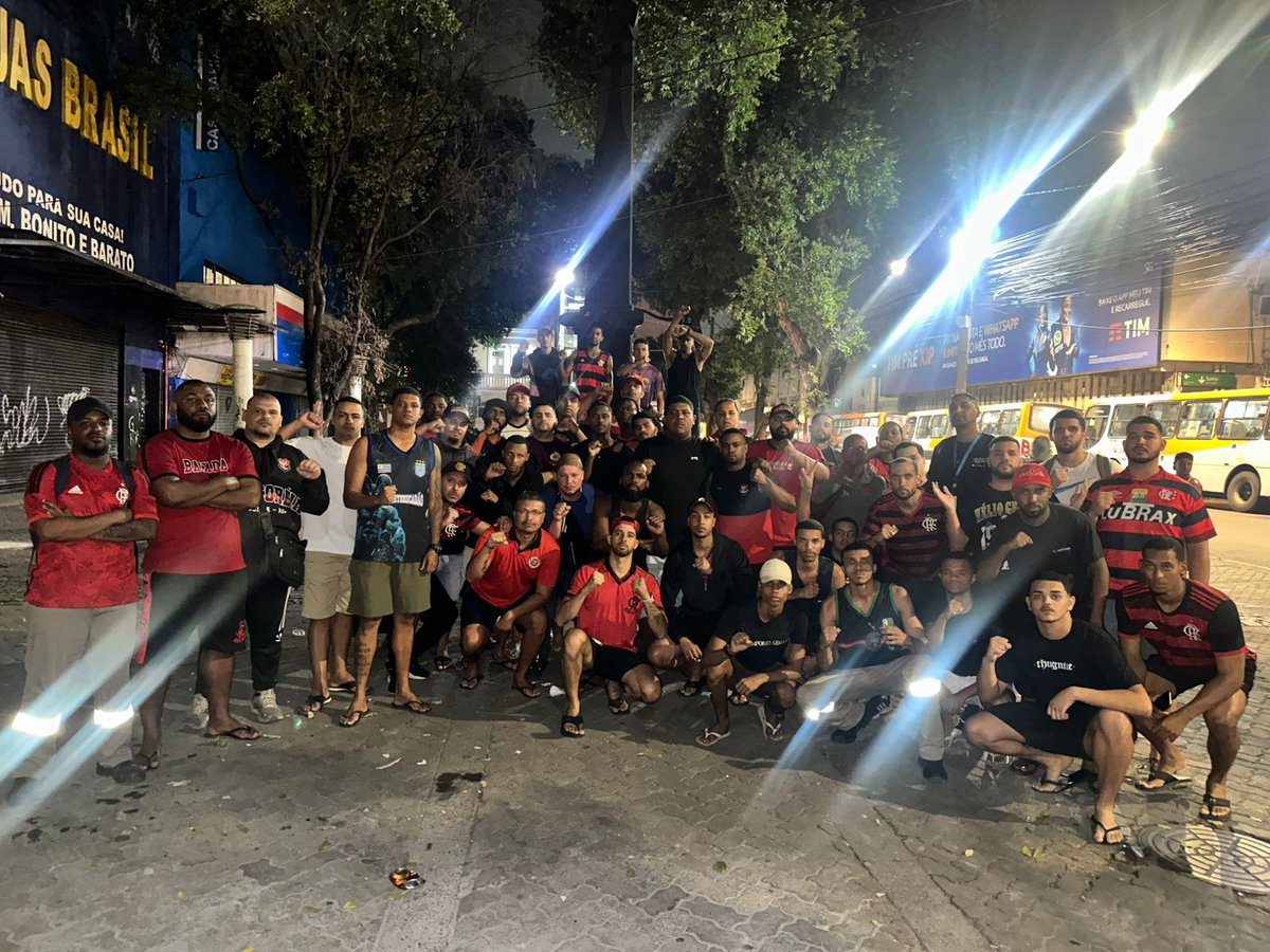 rrnbxd18's tweet photo. Reunião produtiva em prol da Raça Rubro-Negra.

É o BAIXADÃO! https://t.co/QG5j0qXpqG
