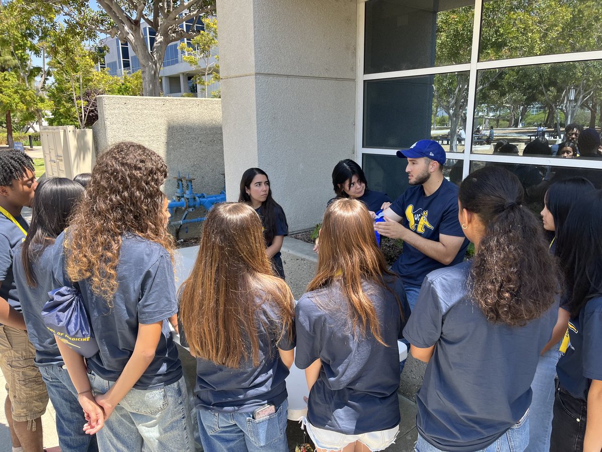BurrussSigrid's tweet image. Teaching Stop the Bleed to high school students in the Med Academy this summer. @UCIrvineSurgery
