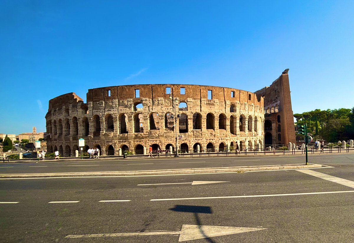 lunaborincana's tweet photo. Roma ♥️♥️♥️ Italia #mobilephotography #ThePhotoHour #arquitectura #architecture #photography  #Italia #Roma #streetphotography #ColiseodeRoma  #fotografía https://t.co/Jgn76pCBoi