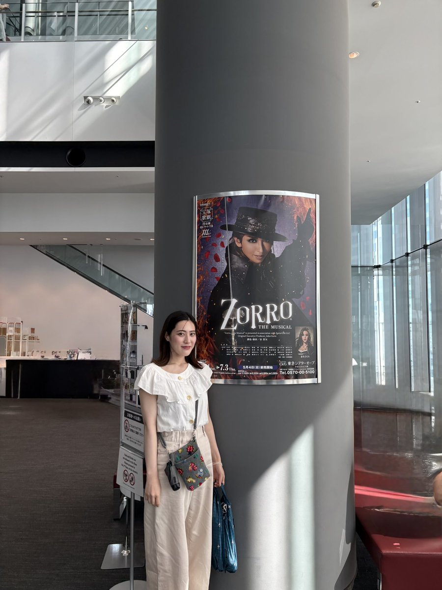 msy_yu's tweet photo. 宙組公演『ZORRO THE MUSICAL』
映画も大好きで、豪華なセットに剣を使った動きが見応え十分⚔️カッコいいし可愛いし超〜〜面白い、全員がゾロを好きになります、♡
歌もフラメンコも拍手止まらなかった！

今度は伝説の王子様選手権、、大変なことになりそう☺️ https://t.co/lrDXRtJ5vT