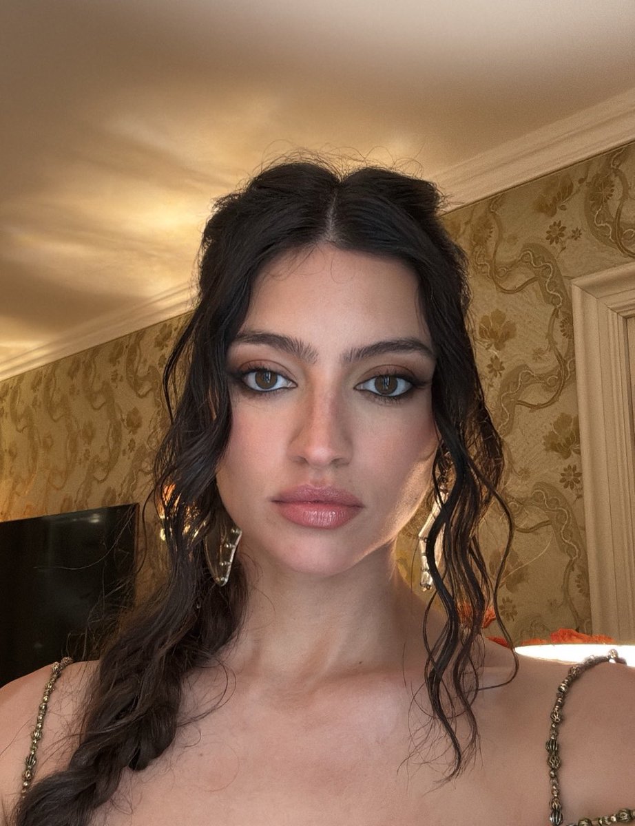 isabelle 🪐 tweet media