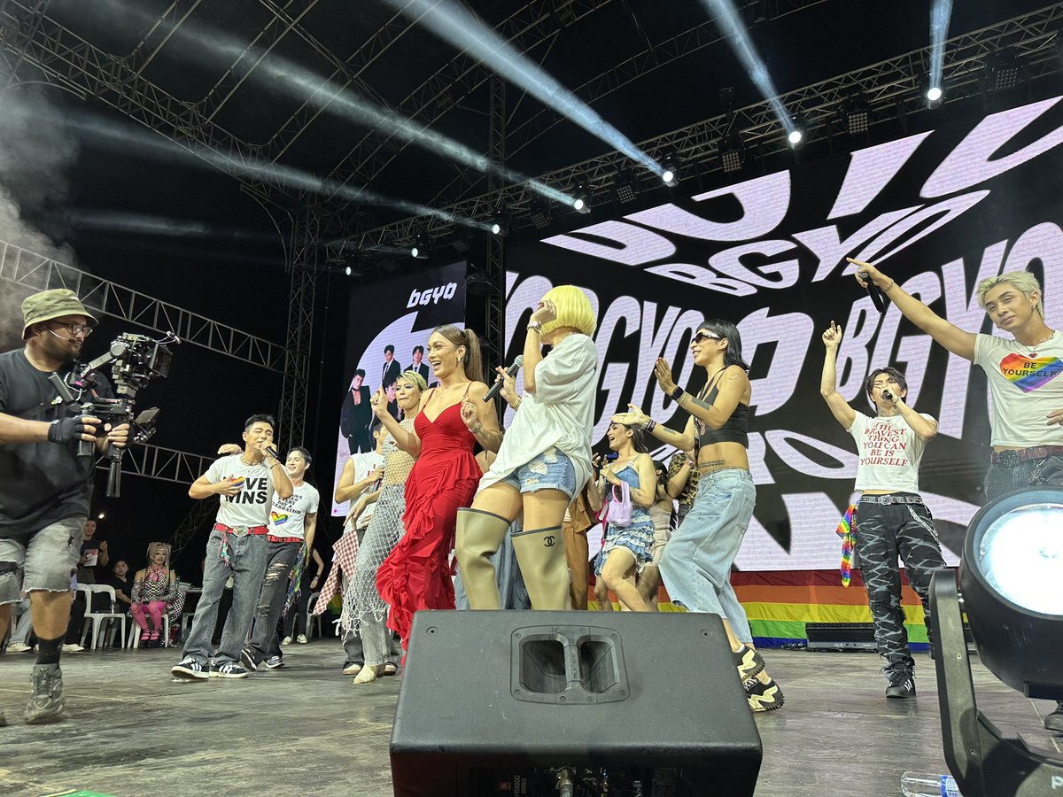 tfpridePH's tweet photo. THESE CERTIFIED EYE CANDIES TOOK THE #LOV3LABAN STAGE BY STORM 🌪️

GIVE IT UP FOR BGYO, DEDICATING THEIR PERFORMANCE TO ALL THESE LADIES! 🌈

#LOV3LABAN
#PuksaanSaDiliman
#PridePH https://t.co/rN0HQ0xqaY