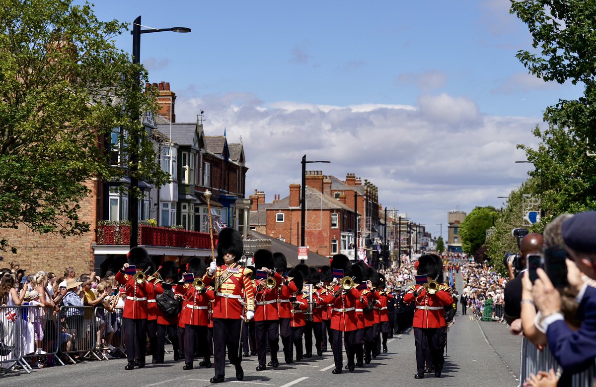 jjgiddens's tweet image. Thousands turn out to celebrate Armed Forces Day in Cleethorpes, Lincolnshire. The annual event commemorates to commemorates the service of men and women in the British Armed Forces