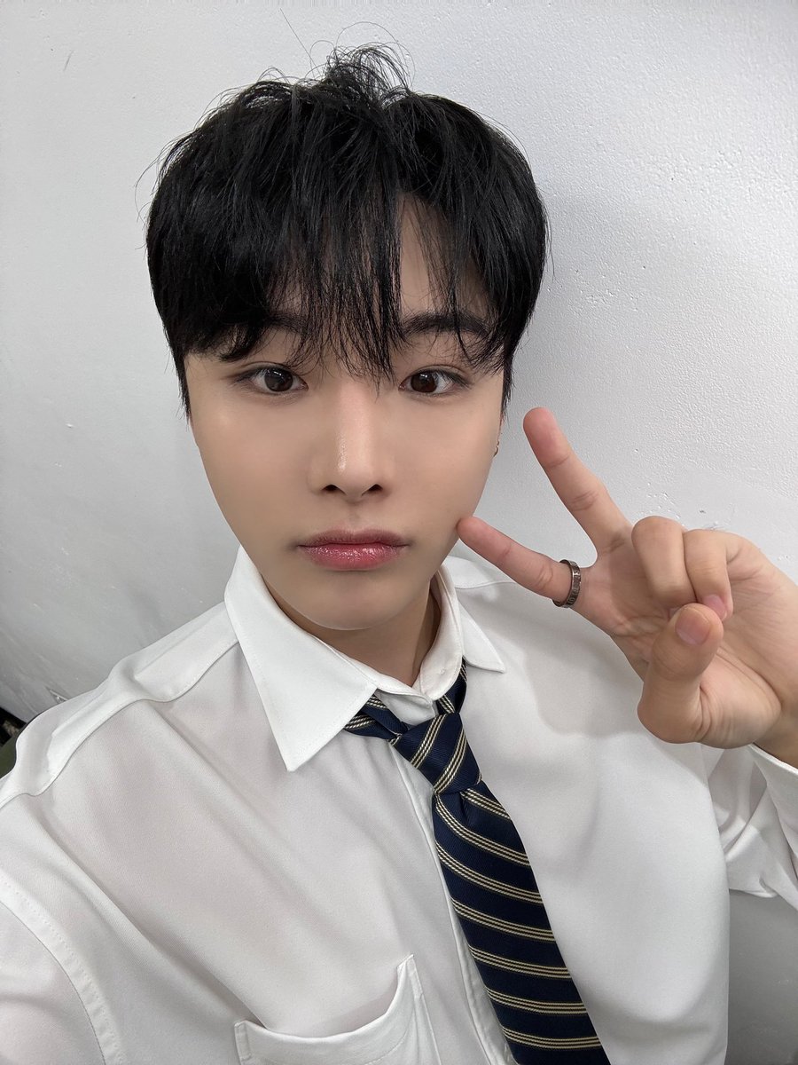 [#렉스]

오늘도 수고 많았어 ! 주말 씬나게 보내자구 ! 
재밌당 ㅎㅎ 사랑행 💚🫶😛

#XODIAC #소디엑 #LEX #렉스
