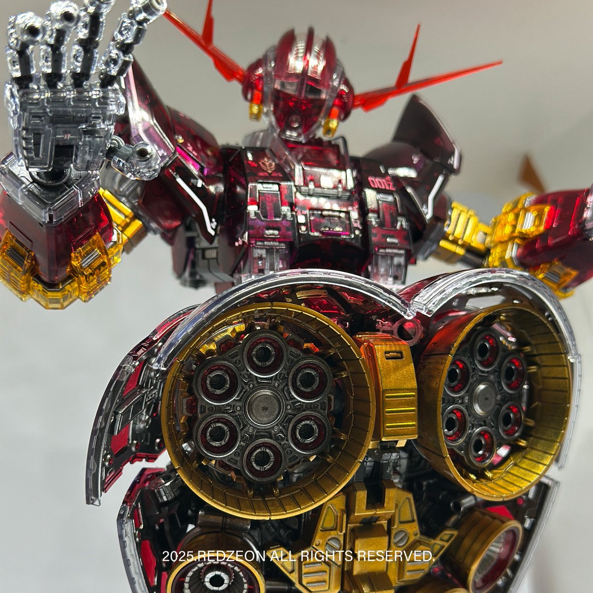 redcomet_0079_'s tweet photo. RGメカニカル風に仕上げたジオングを紹介します！
実はこの作品で、日本のコンテストで運良く優勝することができました。小規模なイベントでしたが、自分にとっては大きな意味がありました。
楽しんで見ていただけたら嬉しいです！
#ジオング #ガンプラ #RGメカニカル #コンテスト優勝 #3Dモデリング https://t.co/wsDCt4zFBP