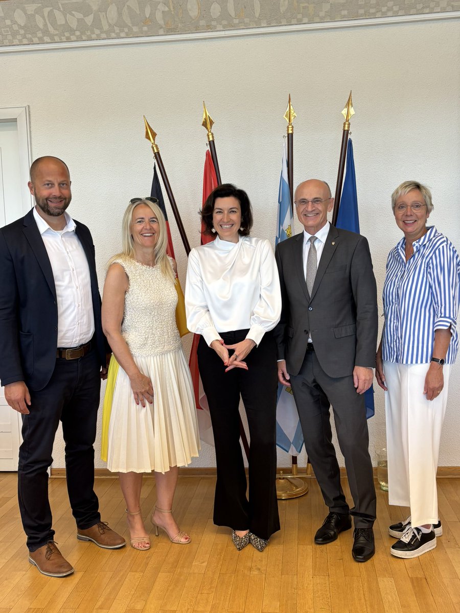 SaschaGenders's tweet image. Empfang in #Hassfurt - alles Gute für die Bundesministerin für Forschung, #Technologie und #Raumfahrt @DoroBaer wünscht die @IHK_Mainfranken. #zukunft