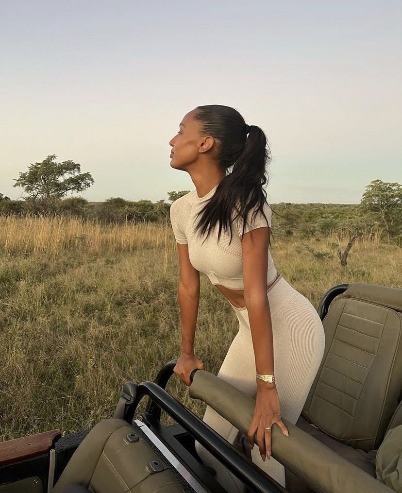cutewellness's tweet photo. Sat 28/06: 06:30 wake up in the bush. Quick 30min walk on the treadmill. Breakfast with my family. Gorgeous 10km hike with my parents. Relaxing in the hot tub. Late afternoon game drive (hope to see some lions). Birthday dinner for my dad. https://t.co/0W3gRmVX6N