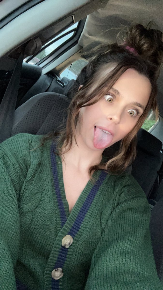 alliestarr27's tweet photo. Immmm bacccck bitches! 😘 

Tap the heart if you’d bust looking down at my pretty eye. 😊 https://t.co/JgZR3KMC0r