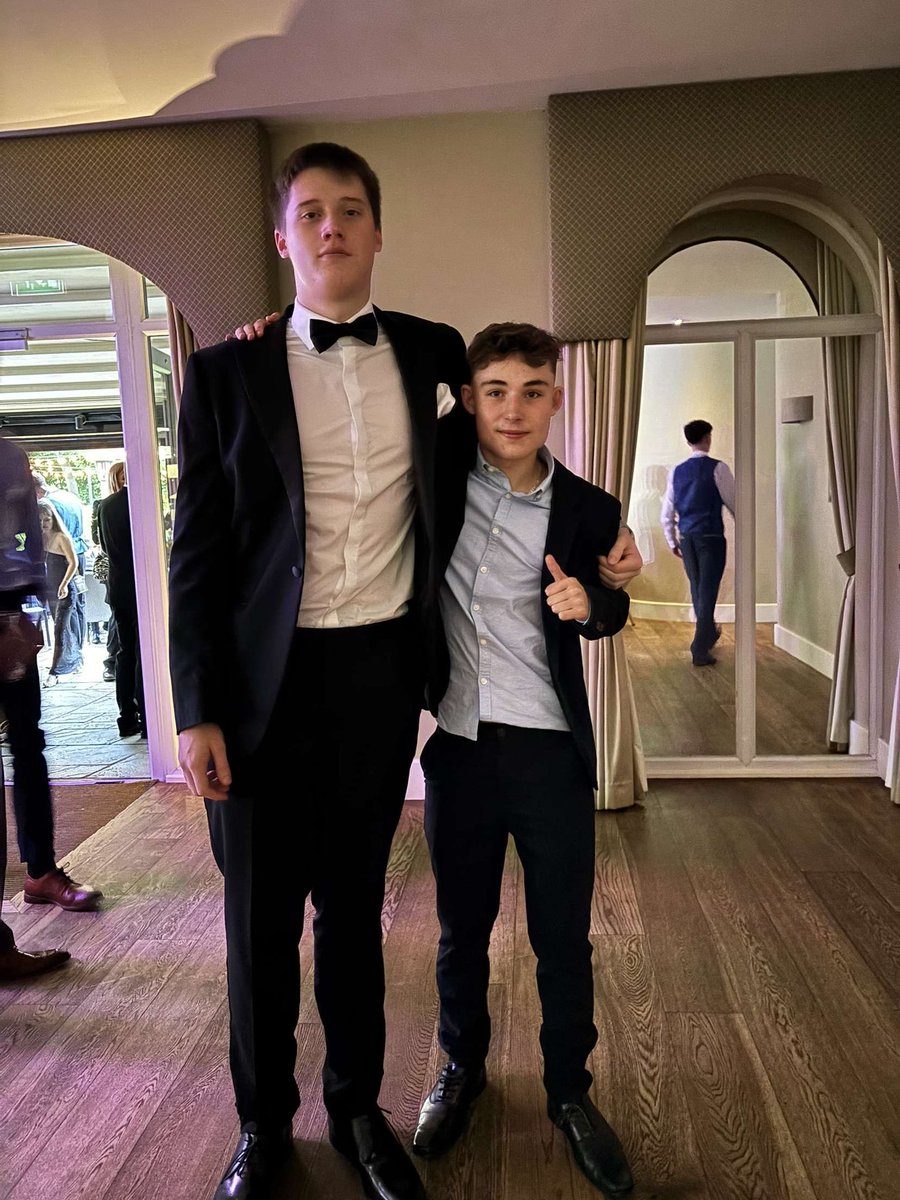 LukeWalshFCHT's tweet image. Me and my mate. From Yr11 prom to 6th form leavers😂
Don’t think I’ve had that growth spurt yet🙈😂