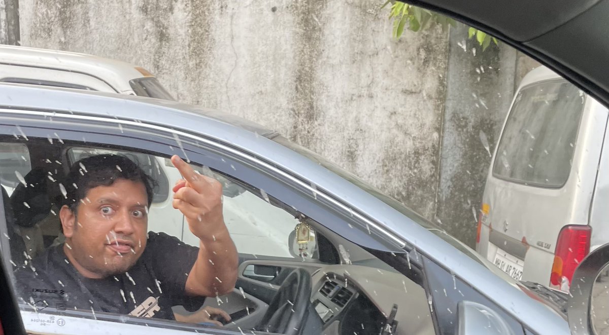Aashin_A_Shah's tweet photo. Car MH02EZ9462 parked right in the middle of a narrow lane under the bridge near Milan Subway,Santacruz West,blocking traffic &amp; #Busstop with double parking
When asked to move or honked,the driver responded with utter disregard
📍: Milan Rob,Santacruz W
@MTPHereToHelp @mashrujeet https://t.co/jBdl2KyhOz