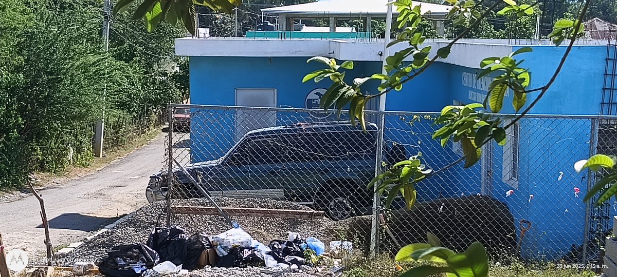 chernenko100's tweet photo. #alcaldiapuñal que está pasando en la alcaldía de puñal ,Matanzas lleno de basura . https://t.co/pahBjfLjCB