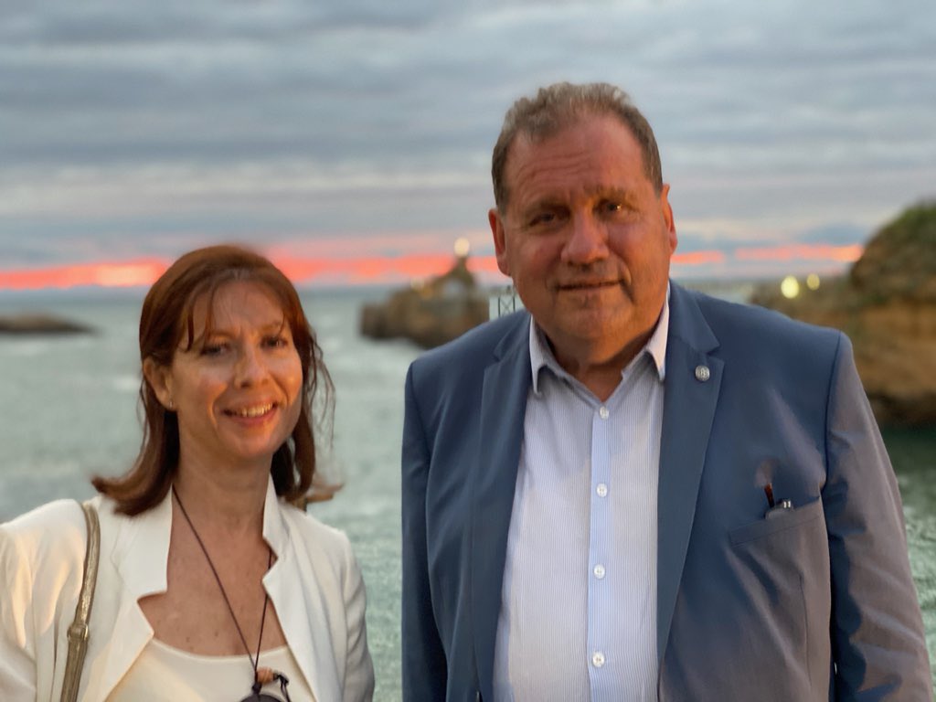 Yaël TESTUT (@yael_testut) on Twitter photo Félicitations à toi, chère <a href="/BtzMaider/">Maider AROSTEGUY</a> , pour ta nomination au comité des maires, et à toi, cher <a href="/max_brisson/">Max Brisson</a> pour ta nomination au sein du groupe chargé de la vie militante.
Heureux notre fédération représentée au sein de l’équipe dirigeante de notre famille politique ! 🌊 Félicitations à toi, chère <a href="/BtzMaider/">Maider AROSTEGUY</a> , pour ta nomination au comité des maires, et à toi, cher <a href="/max_brisson/">Max Brisson</a> pour ta nomination au sein du groupe chargé de la vie militante.
Heureux notre fédération représentée au sein de l’équipe dirigeante de notre famille politique ! 🌊