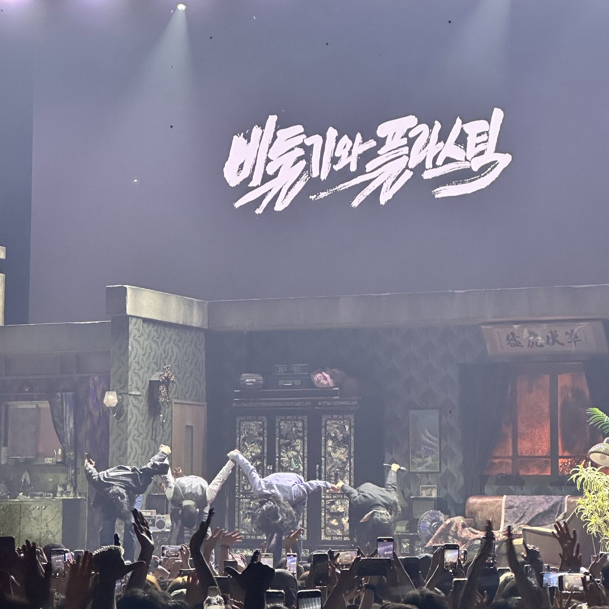 slinkyham's tweet photo. 요즘 뜸했지요 
저는요 요새,,
조용히 여기저기 공연보러다니는중🤫 https://t.co/50Vg8KWdjl