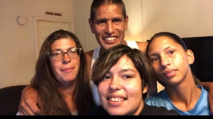26EGRodriguez54's tweet photo. This young lady is the softball pitcher for West Carteret High School. She lost her biggest and proudest supporter recently. If you can, please help ease an already difficult situation. Thanks so much!
https://t.co/k6Wls600kc https://t.co/k4VLP7Xets
