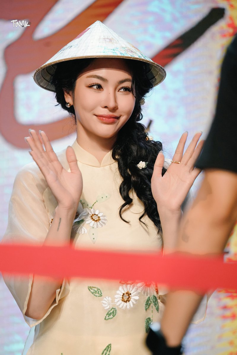 suayyyy

LOVE LETTER TO PERAYA 
#Faye1stFMinHCMC 
#FayePeraya