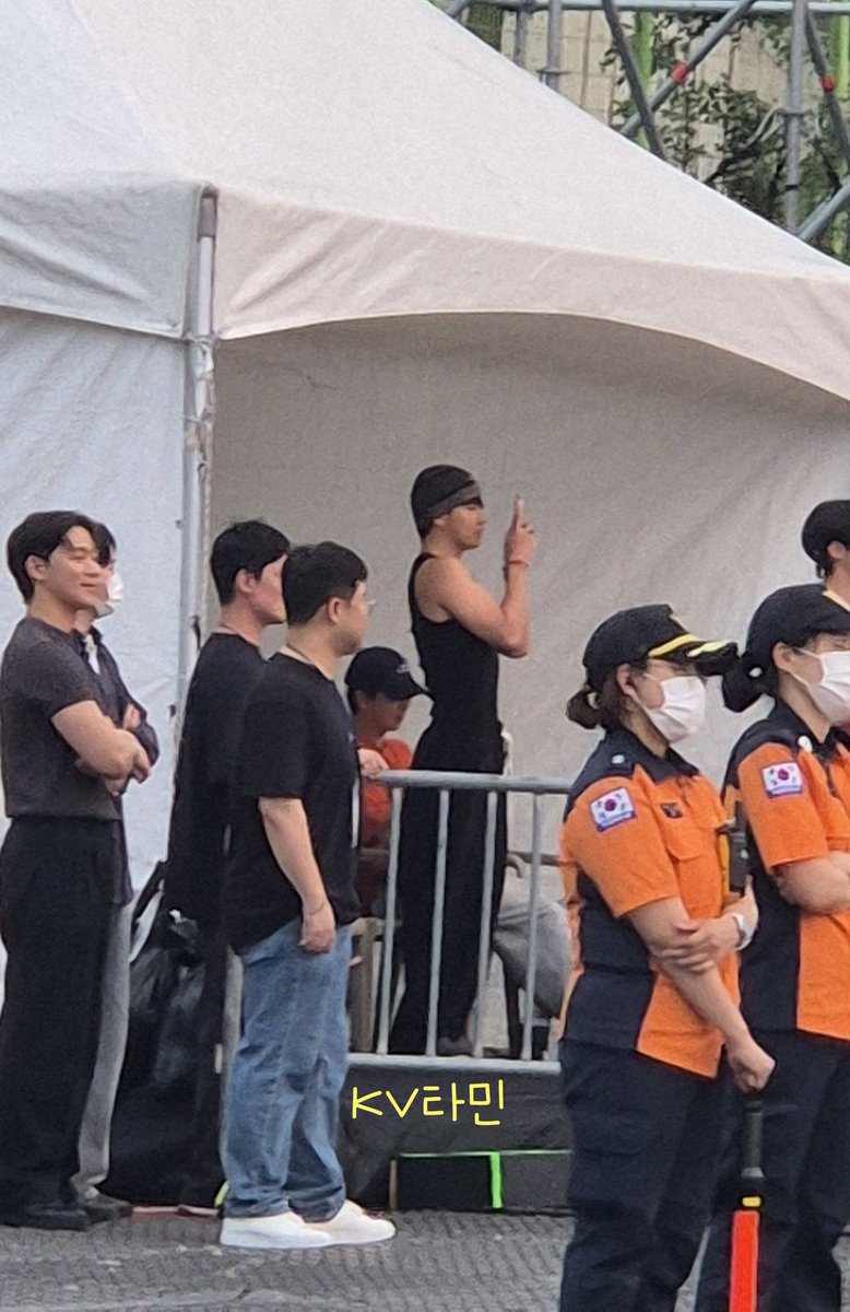 ohuijin5's tweet photo. 울트라를 샀어야했다...😭😭
그래도 널 내 두 눈에 담을 수 있어 행복했다😇 https://t.co/UggbhseMdm